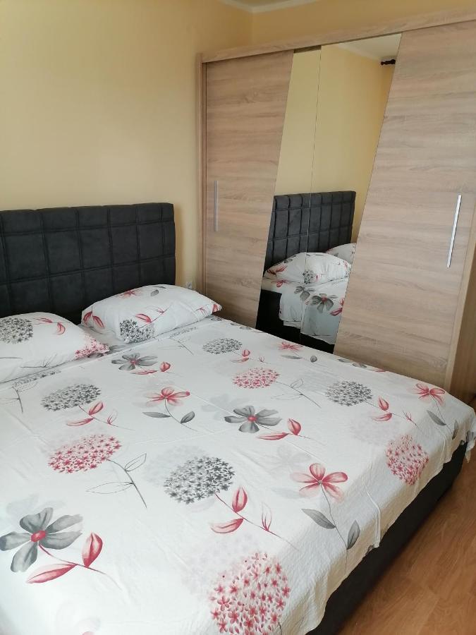 Apartmani Andelo I Ruzica Mundanije Exterior foto