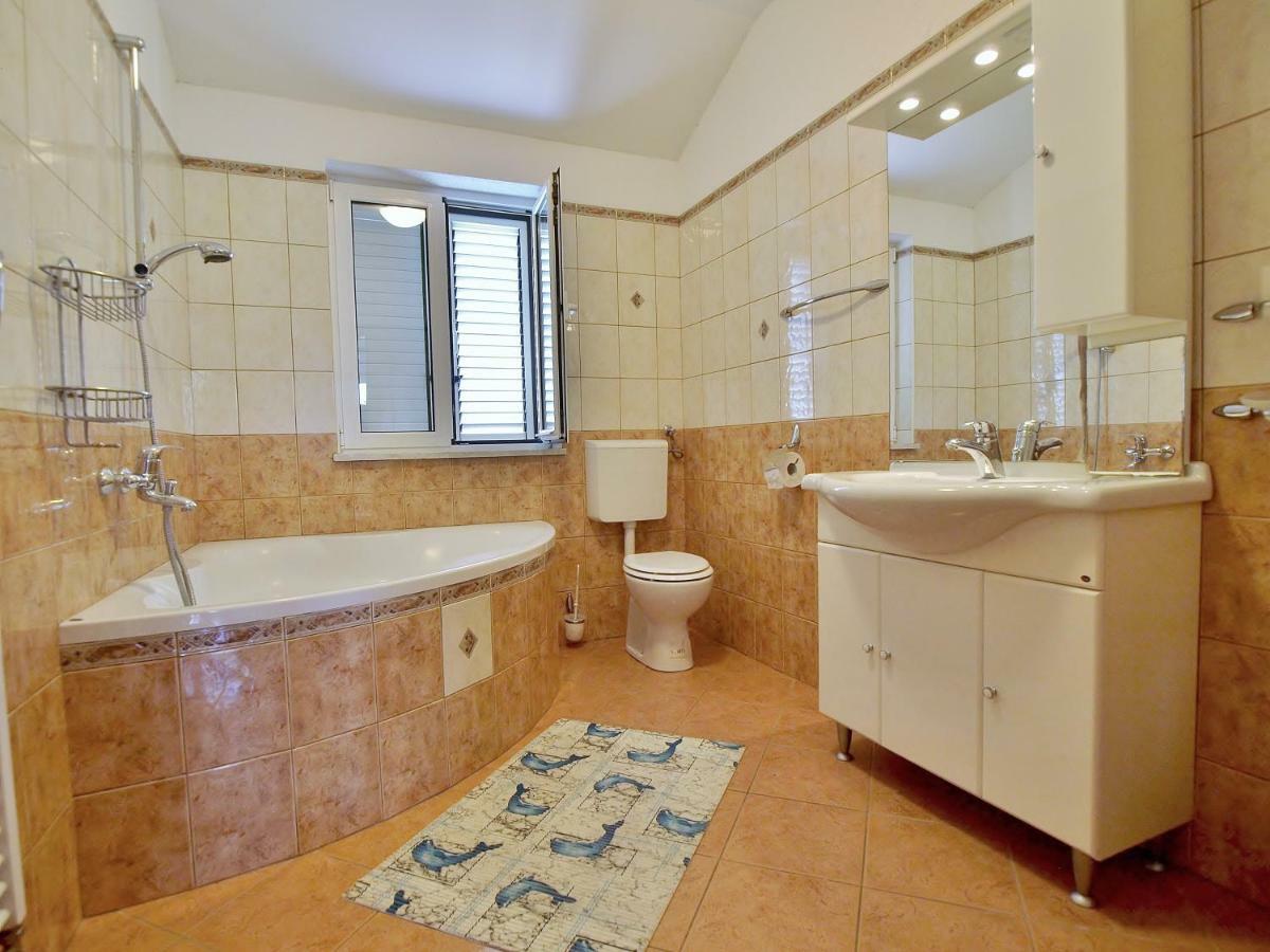 Apartmani Andelo I Ruzica Mundanije Exterior foto